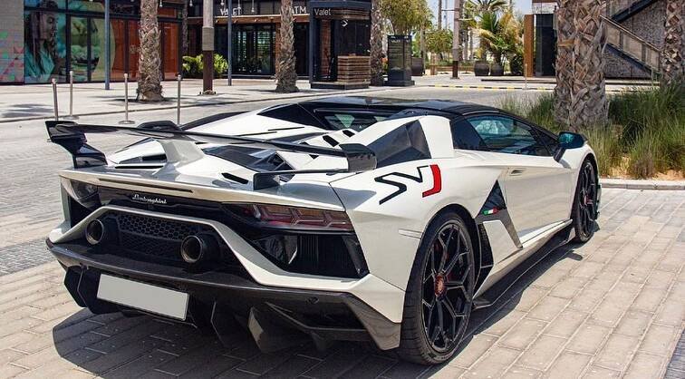 Lamborghini-Aventador-SVJ-Roadster-rental-dubai.jpg
